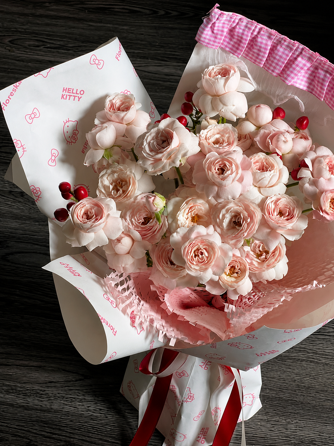 Sweet Berry Kitty chi tiết 1-1 - hoa valentine hong kem do Flocaa