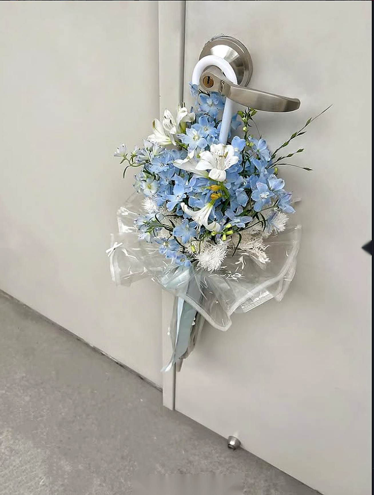 After The Storm Bouquet chi tiết 1-1 - hoa dong vien xanh baby trang Flocaa