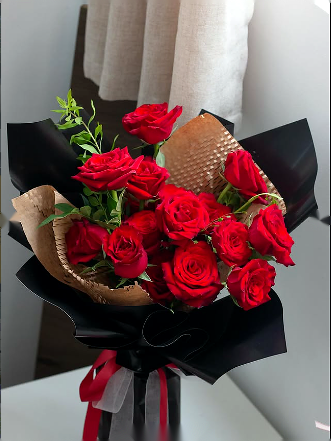 Crimson Nocturne chi tiết 1-3 - hoa valentine do ruou co dien Flocaa