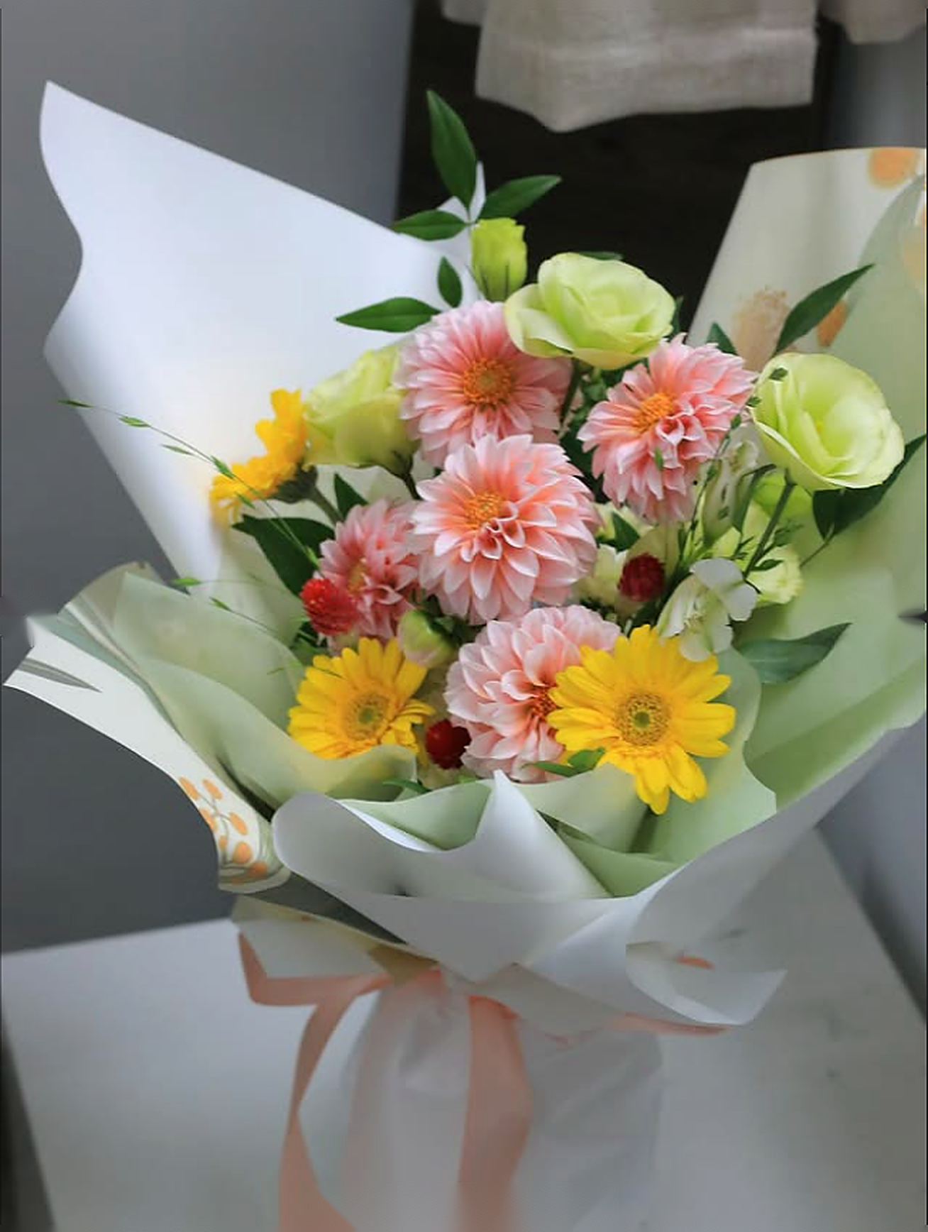Ignite Your Bloom chi tiết 1-2 - hoa tot nghiep hong vang tuoi Flocaa